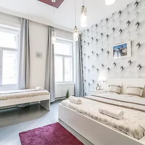 Real Hegedű , Budapest Magyarország